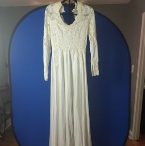 Beautiful vintage style ivory wedding dress